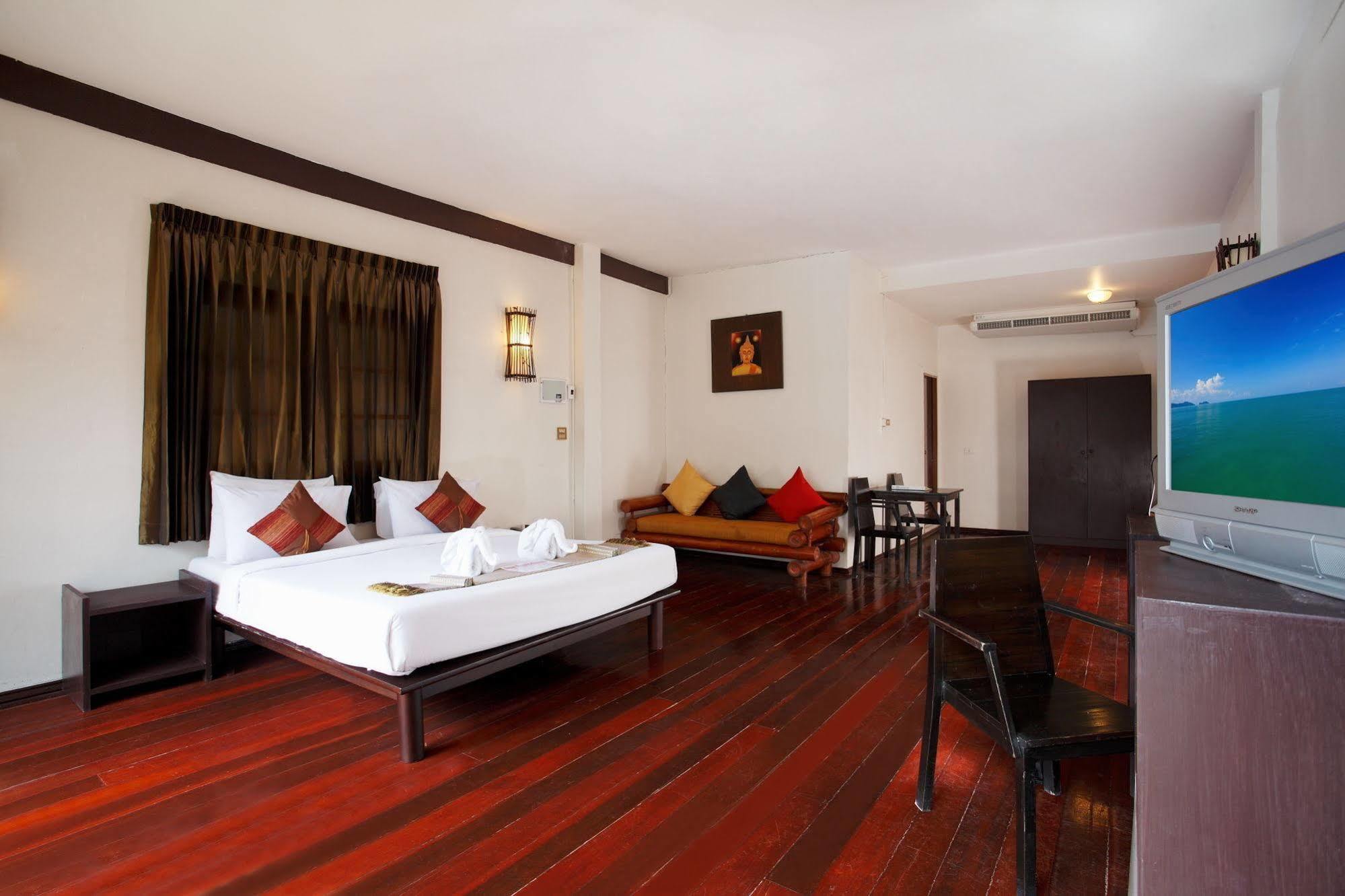 Bamboo Beach Hotel & Spa Patong Eksteriør billede