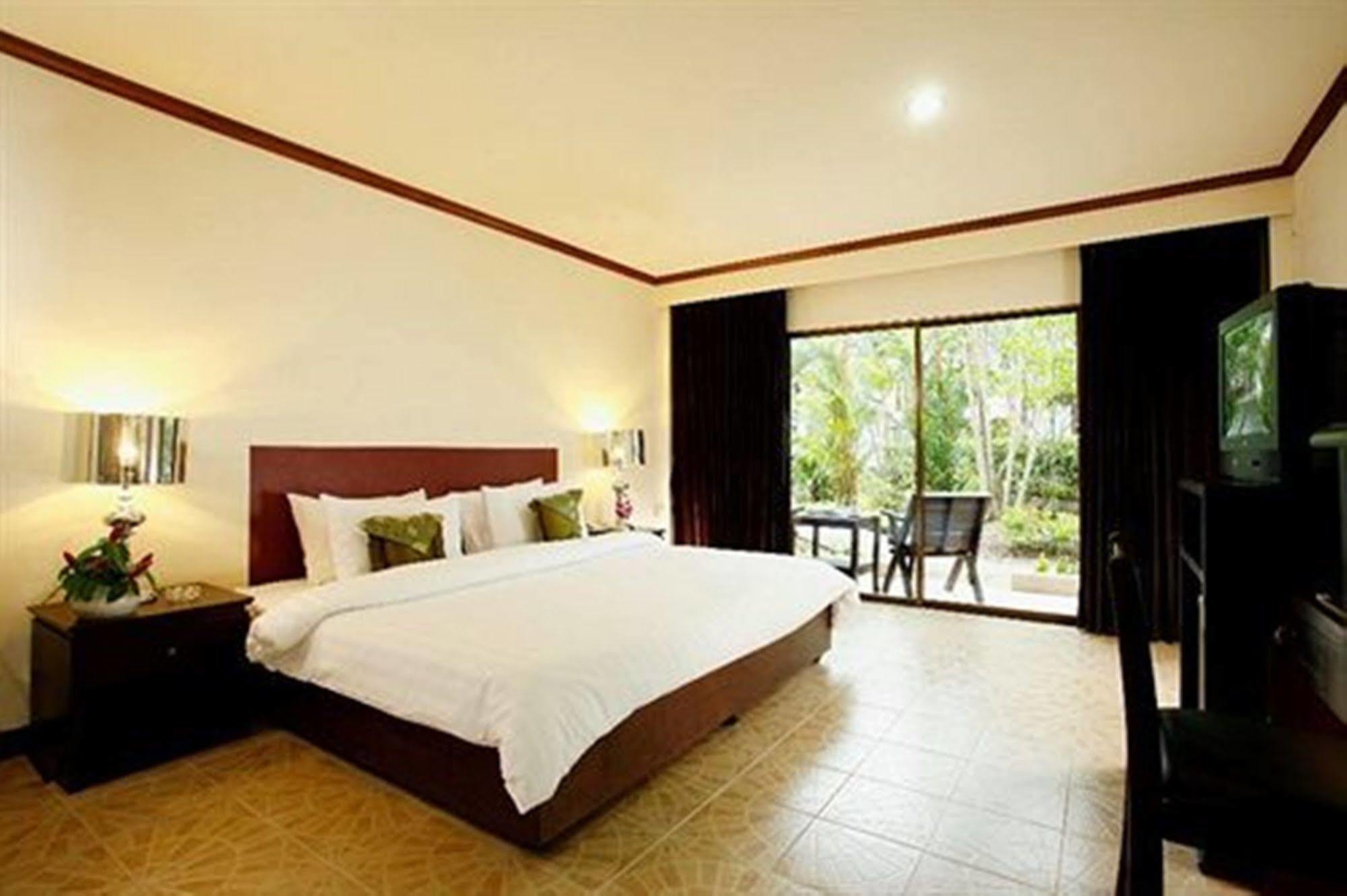 Bamboo Beach Hotel & Spa Patong Eksteriør billede